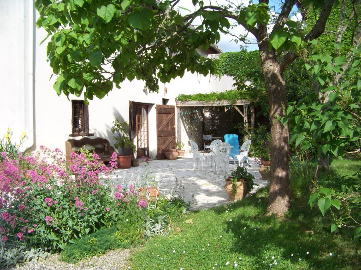 Grande Maison Atypique Le Burgaud Esterno foto